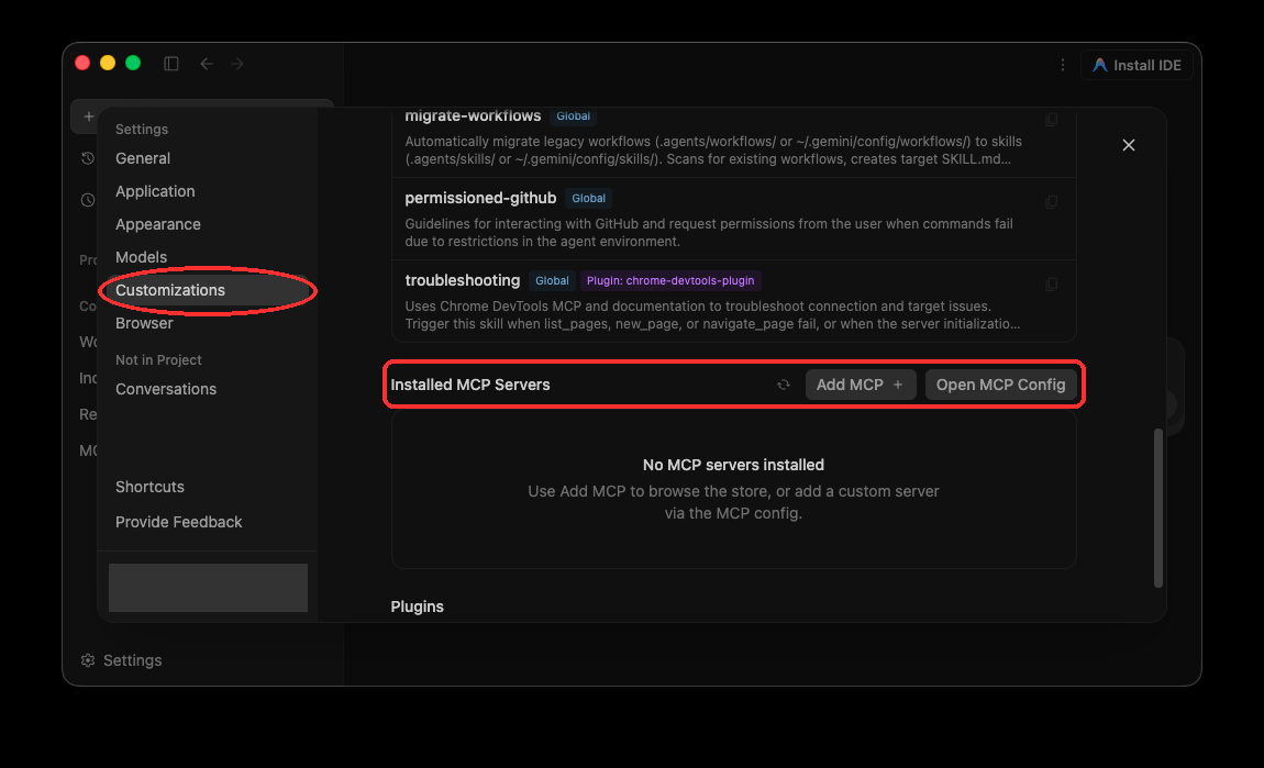 Antigravity の Customizations と Installed MCP Servers。設定項目と MCP サーバーの管理欄を赤く囲み、アカウント情報をマスクしている。